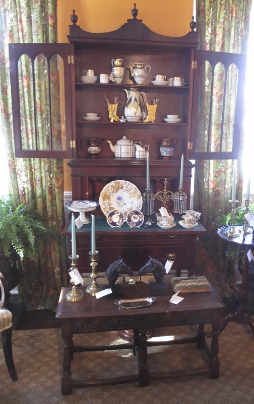Early 20th Century Salem Secretary Desk Early 20th Century Salem Secretary Desk
