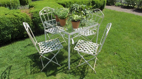 20th Century Iron Folding Chairs and Table